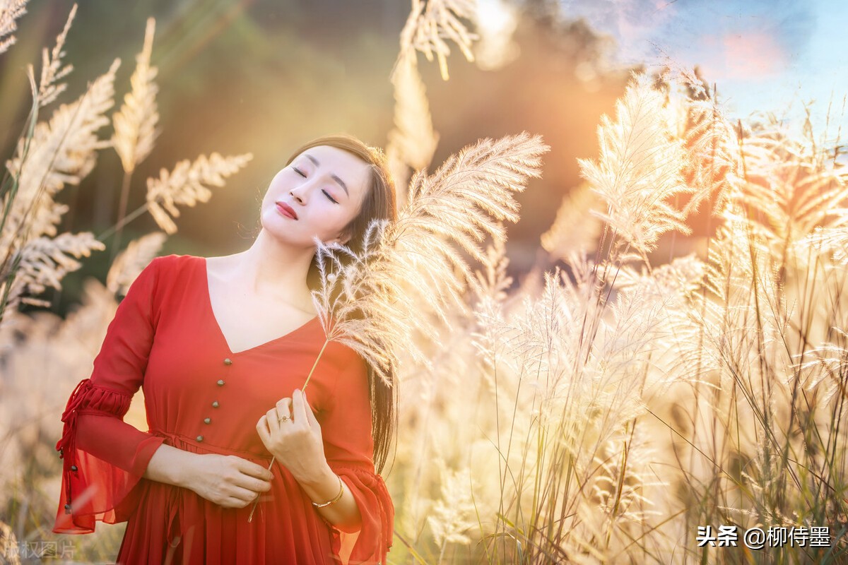 阿姨公园拍照怎么拍出高级感,中年妇女拍照怎么拍出高级感