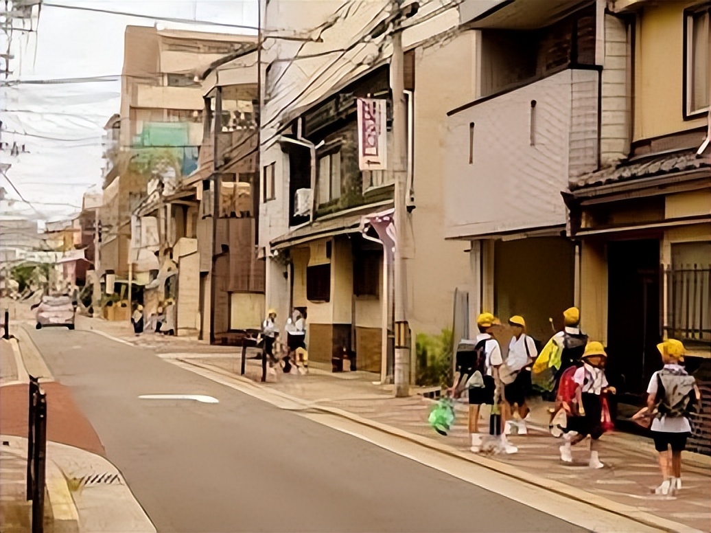 新泻少女监禁事件，九岁岛国少女遭肥宅十年监禁，最终因意外获救