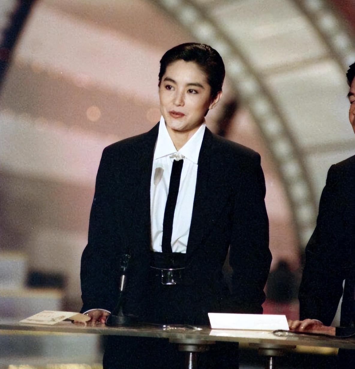 41岁刘涛晒长发美照,40岁刘涛惊艳视频