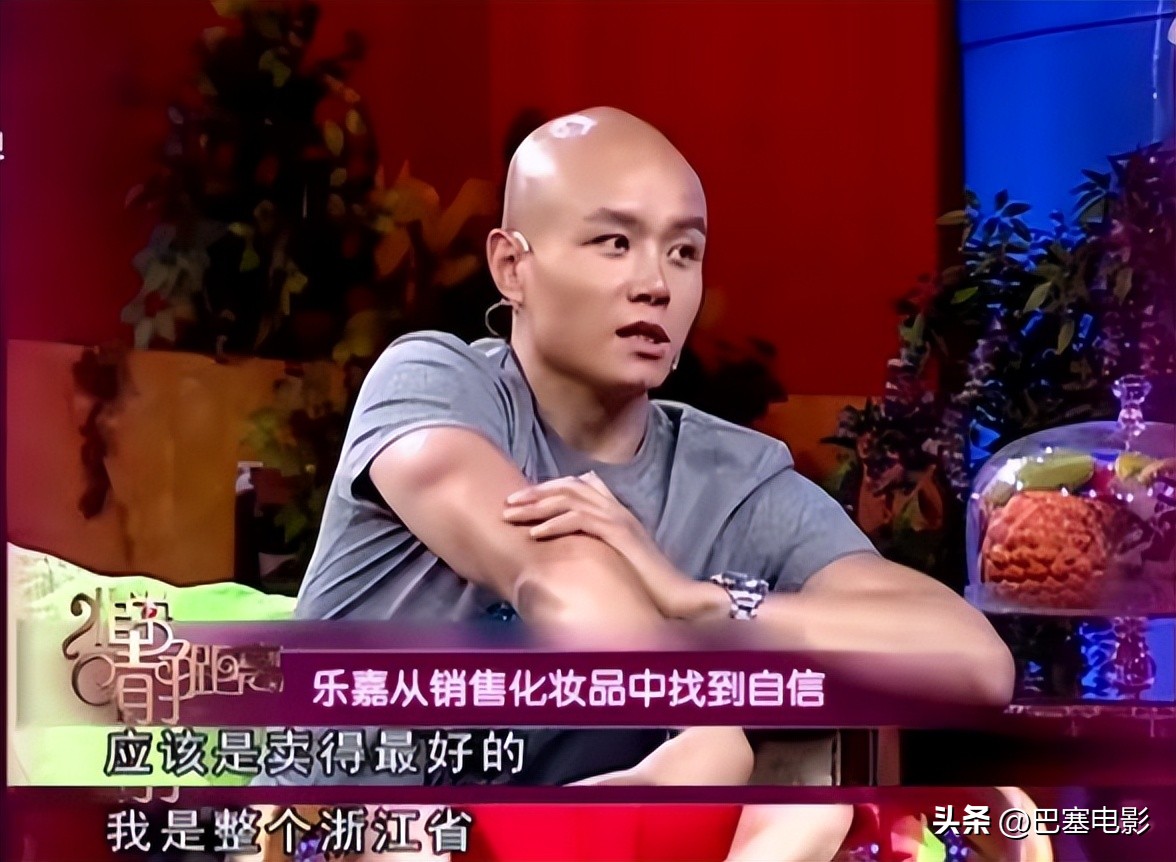 47岁乐嘉在美国被偶遇，高端水成箱买，细看资产，才知什么叫精明