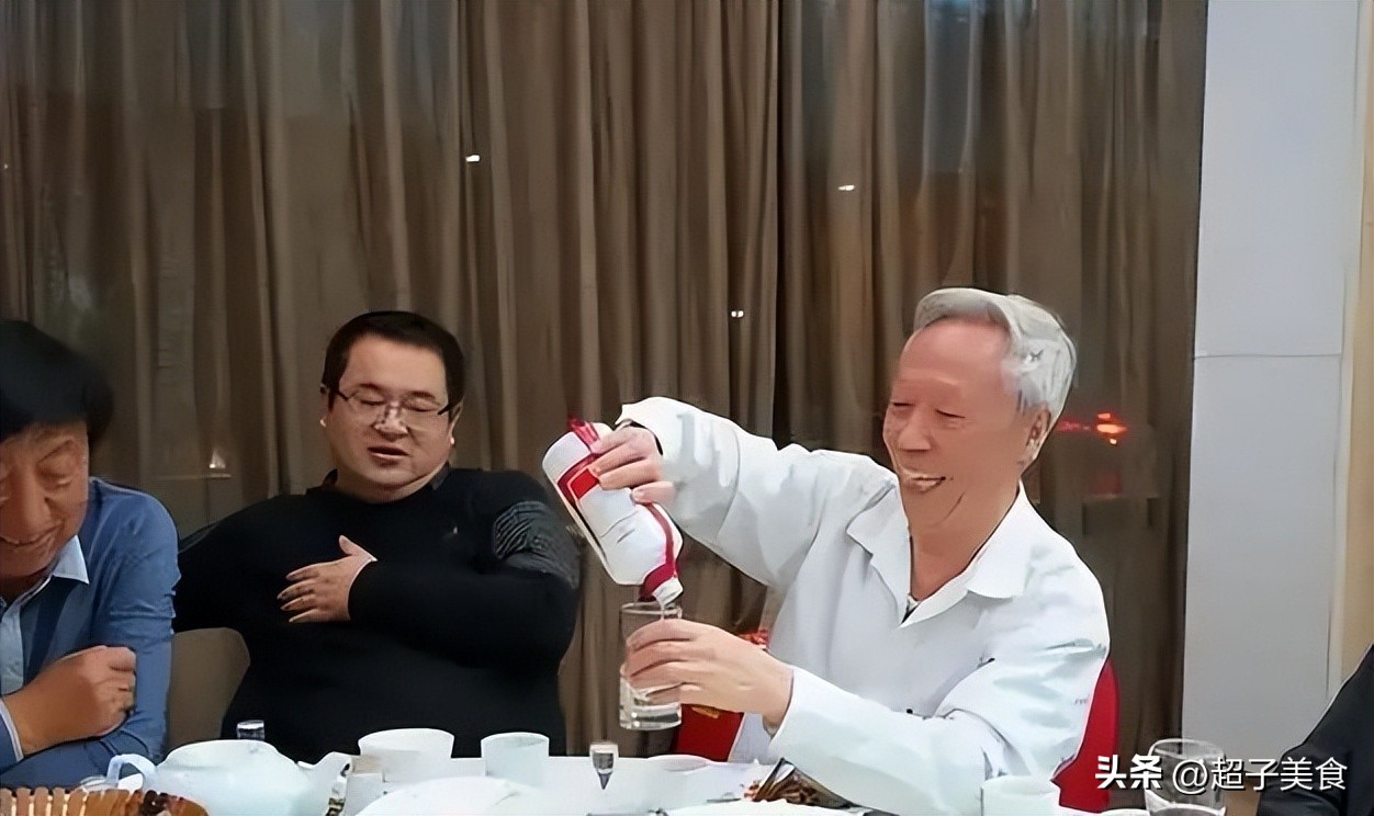 耍酒疯说明人品有问题吗,喝酒耍酒疯的人是什么人品