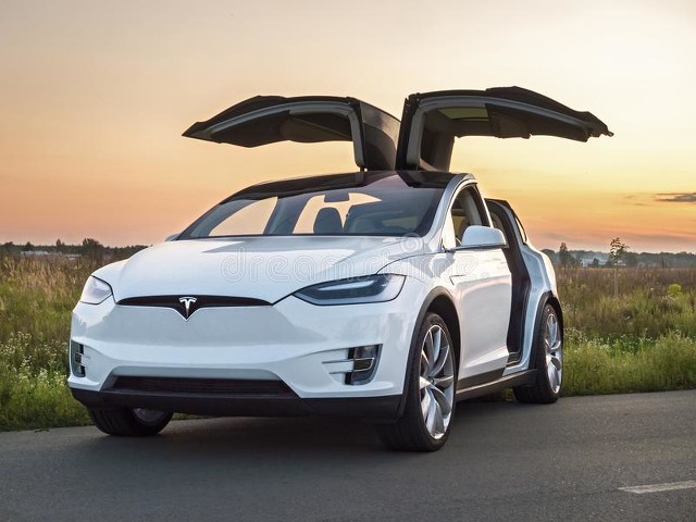 特斯拉modely和宝马5系新能源,比亚迪新能源和特斯拉tesla哪个好