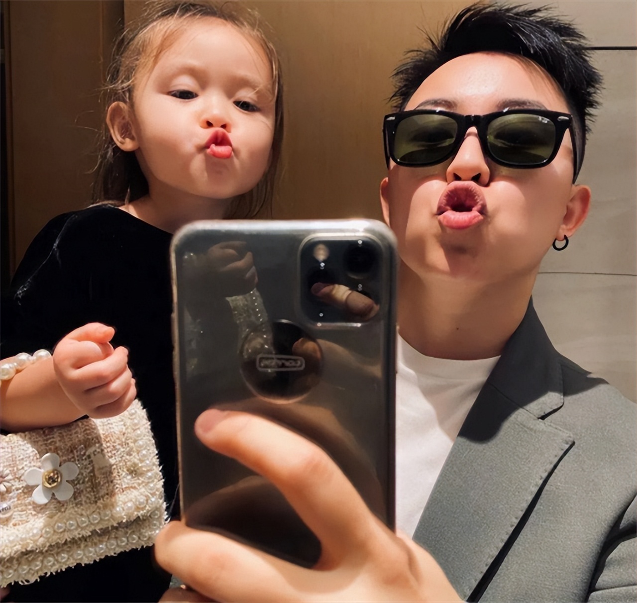 吉林女孩国外重金生子,女子花50万生混血孩子