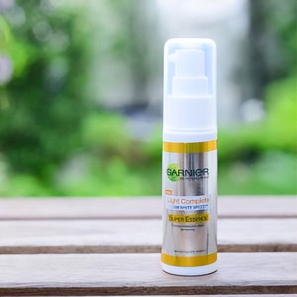 补水温和不油腻精华液推荐排行,真正有效改善肌肤的精华液排行榜