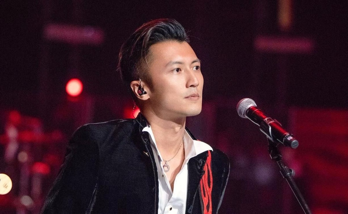 谢霆锋出道当歌手的时候,谢霆锋出道就做主角吗