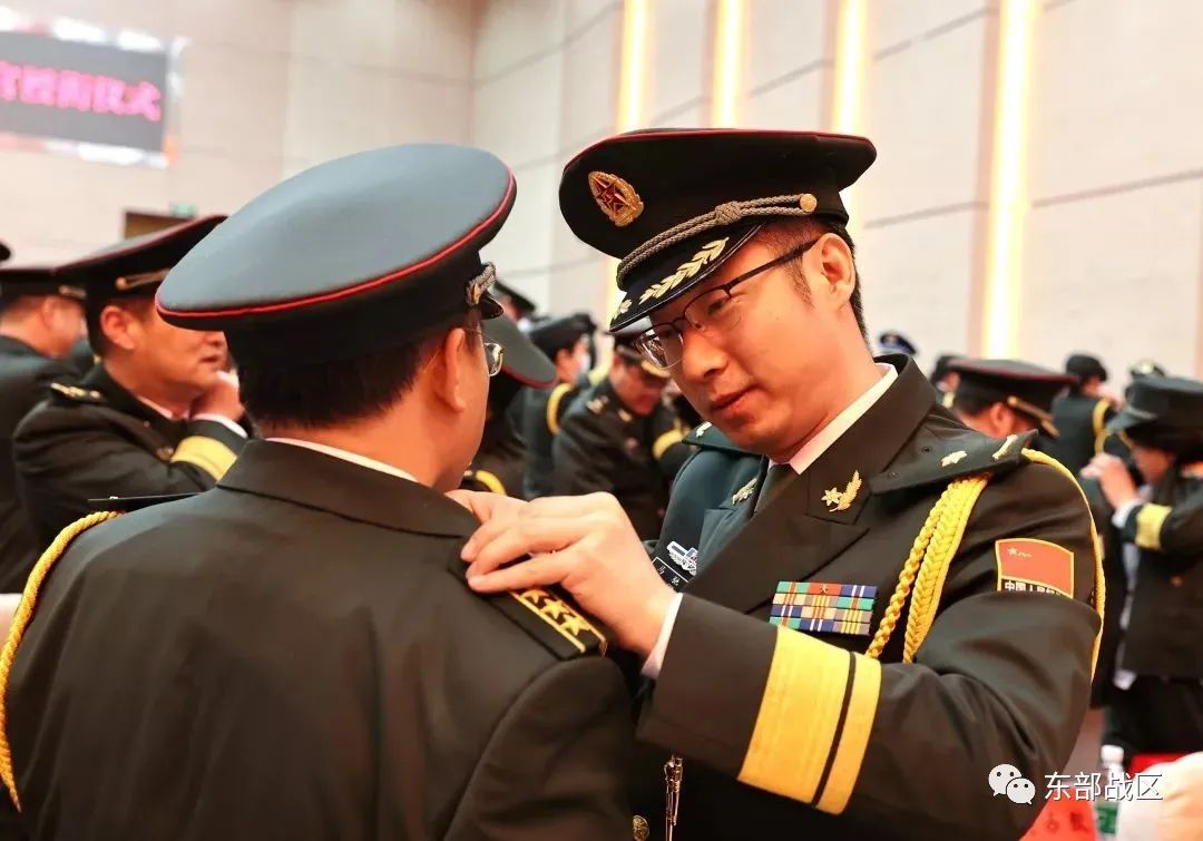 军改后文职干部何时授衔,文职干部改任军官授衔