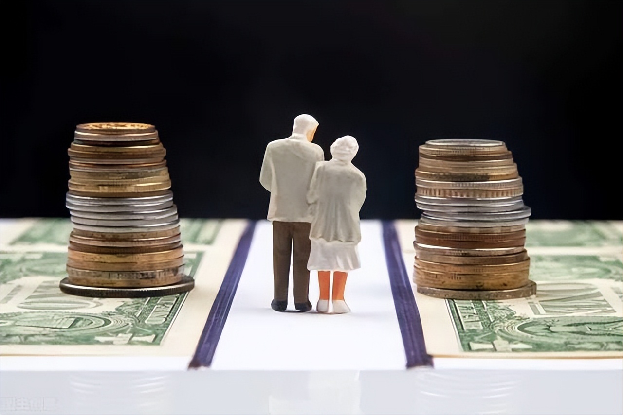 养老金个人余额是一次性领取吗,养老金从哪一年开始交的怎么查询