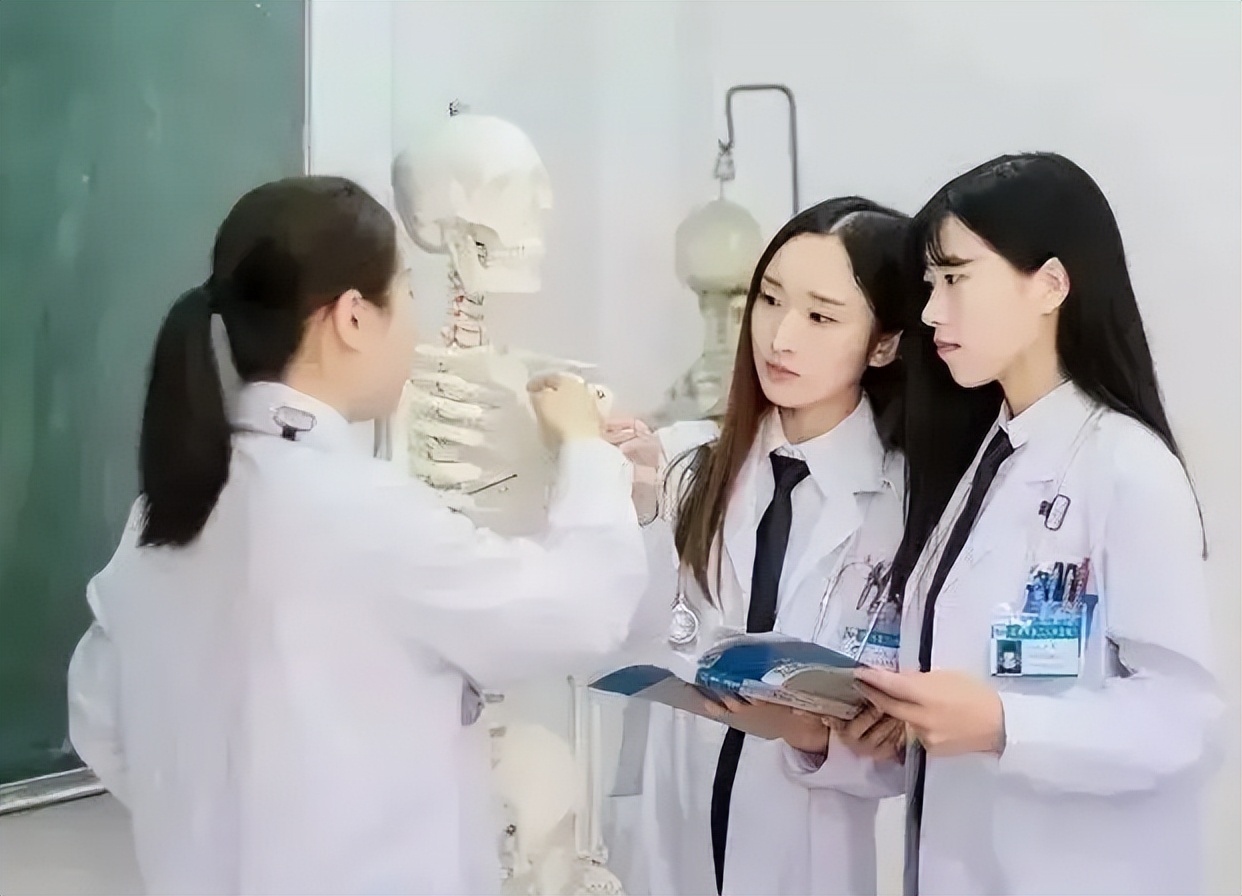 上海的顶级医生能年收入千万吗,上海三甲医院医生的真实收入