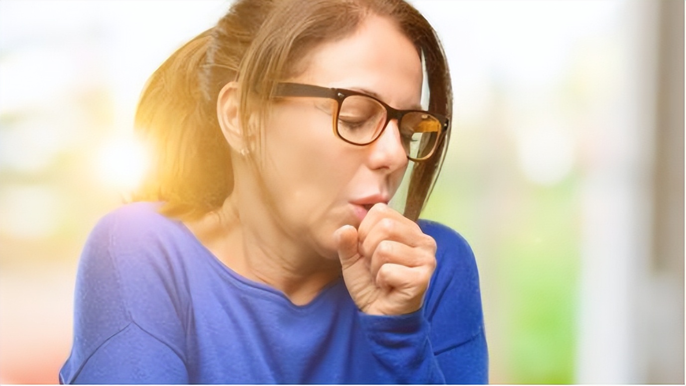 肩膀痛连着胳膊的肌肉痛是肺癌吗,肺癌晚期肩膀疼得厉害是怎么回事