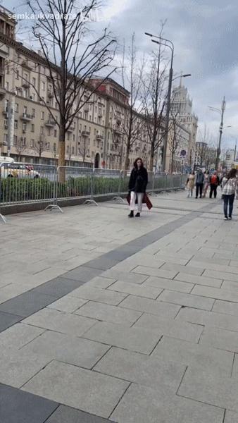 俄罗斯逃课女孩走红,俄罗斯女生被偷拍爆红网络