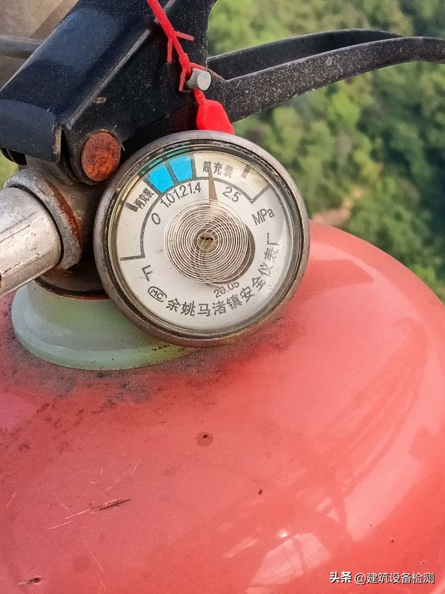 干粉和二氧化碳灭火器压力,干粉灭火器摇动后压力变大