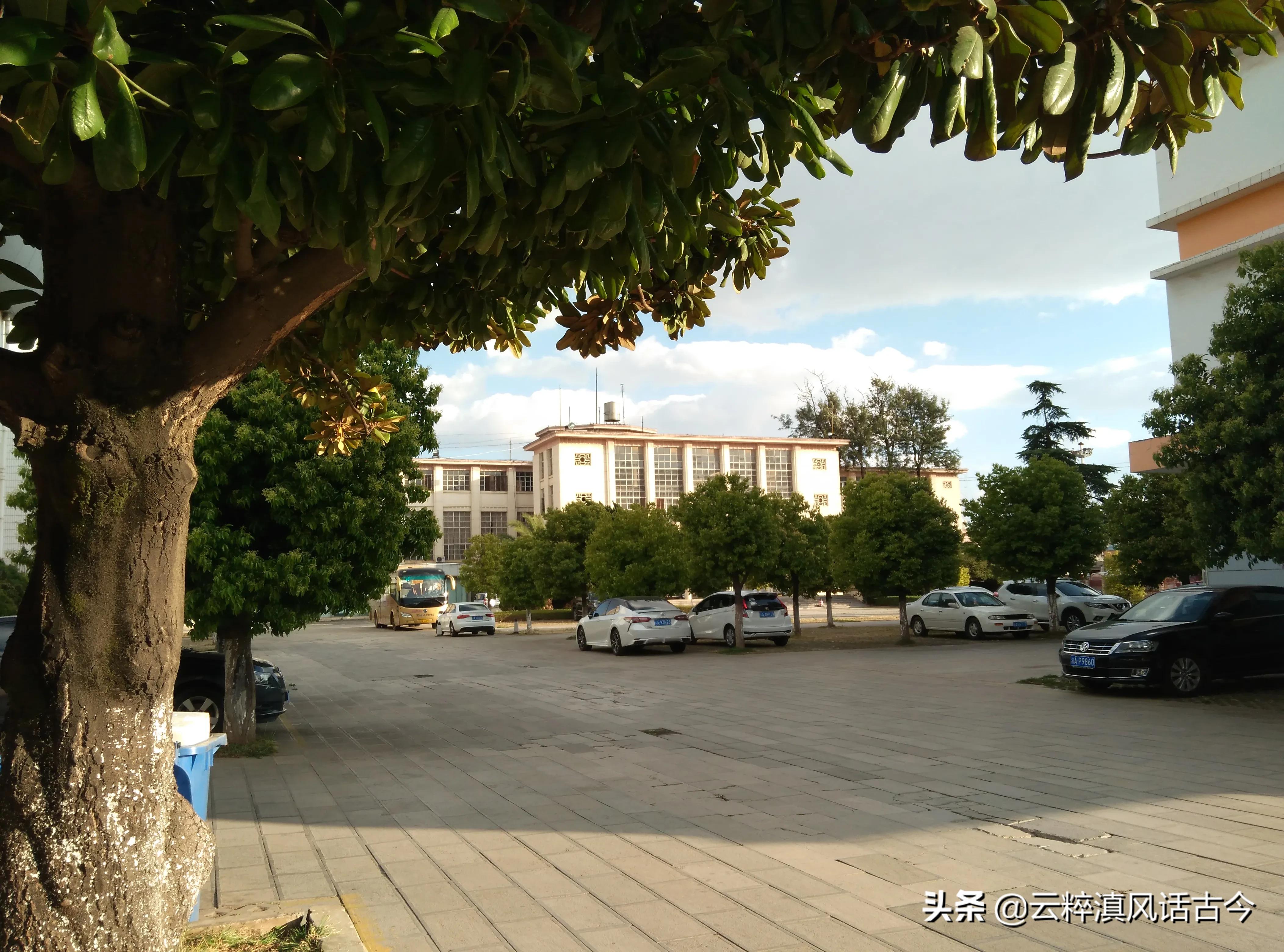 云南为何是近代航空飞行实力最强的省份，两座昆明候机楼来作证