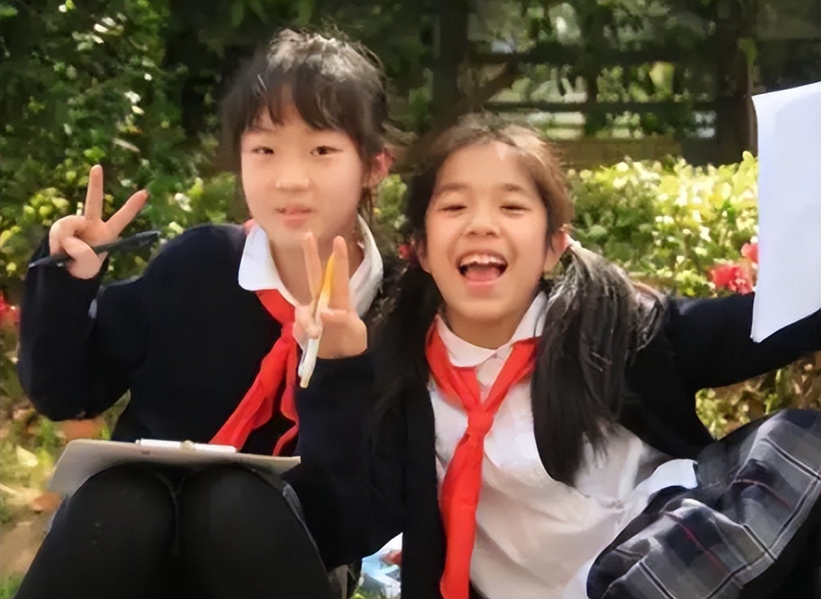 小学生暑期攻陷“胖东来”，抢座画面很震撼，三个问题却叫人担忧