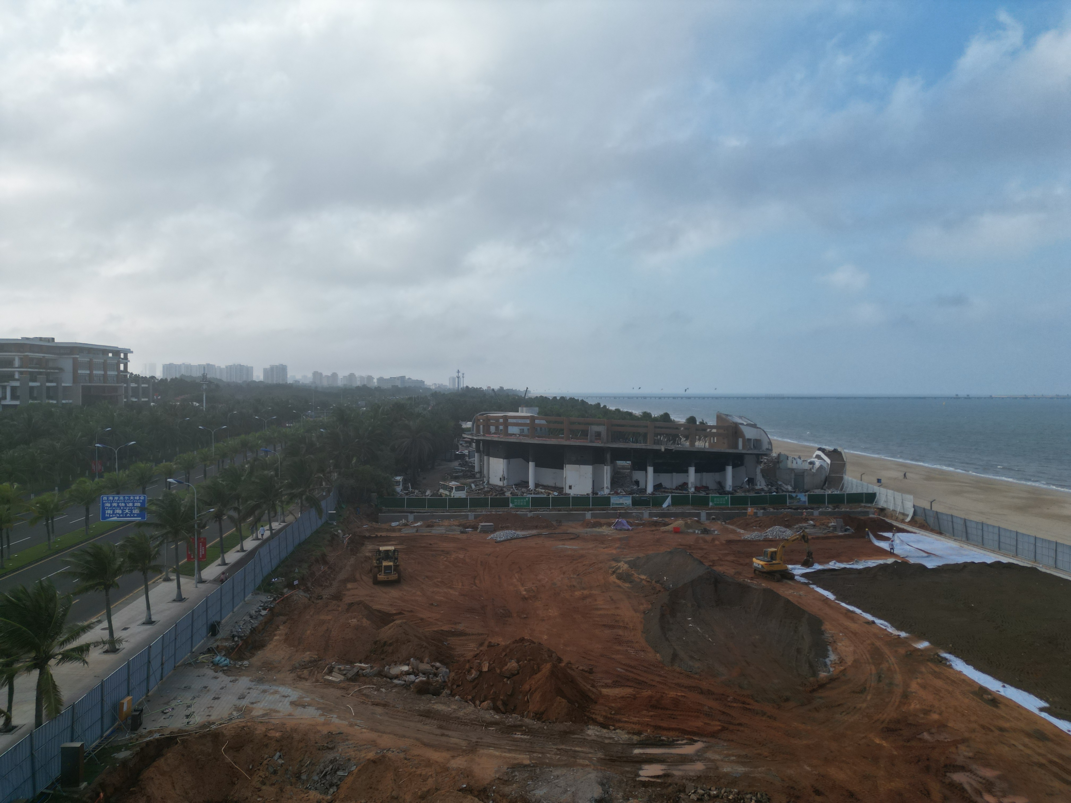 球场改造成专业足球场,球场改造扩建