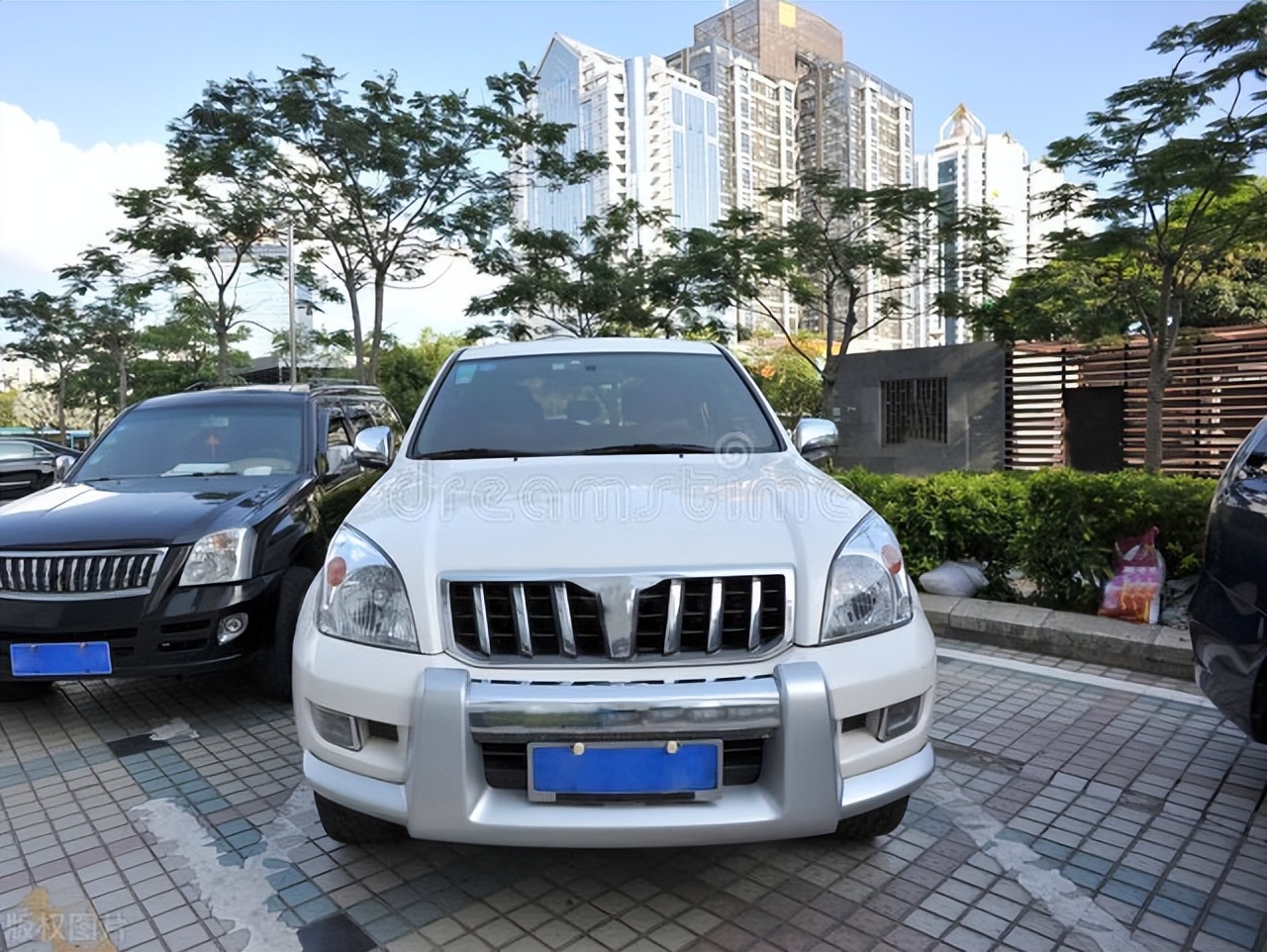 请问成都租车押金是什么标准，多少钱