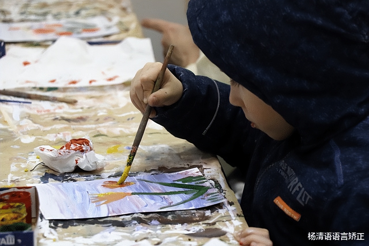 小孩子三岁了不说话是怎么回事,孩子三岁了不说话怎么回事