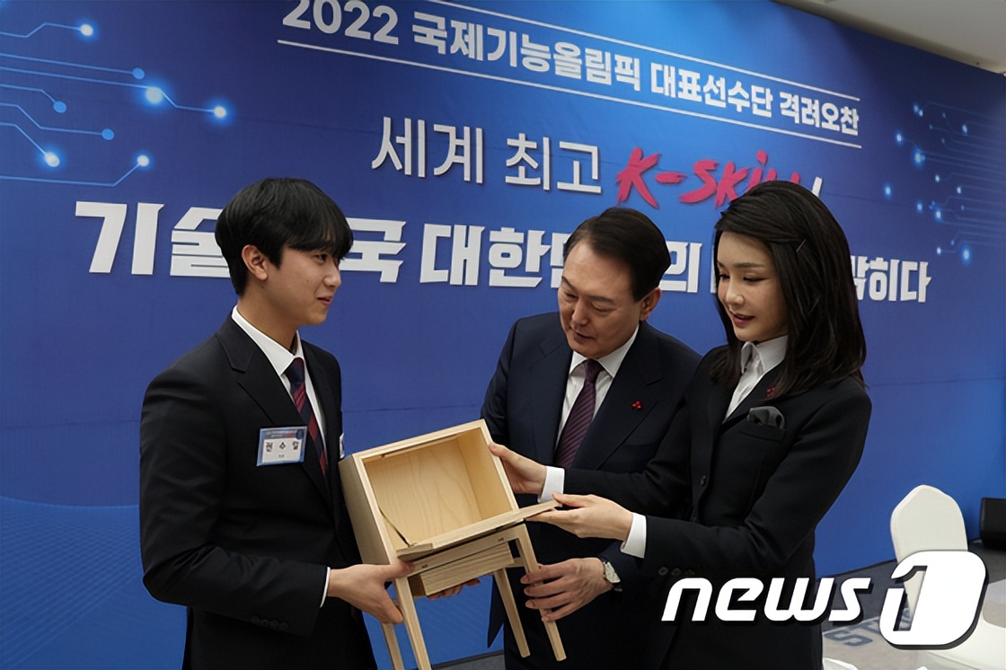 51岁韩国第一夫人,50岁韩国第一夫人靠美貌火了