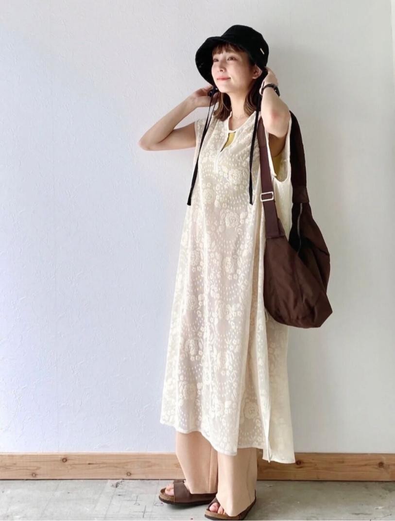 品味高级的女人，初秋这样“裙子叠穿”，美得优雅知性