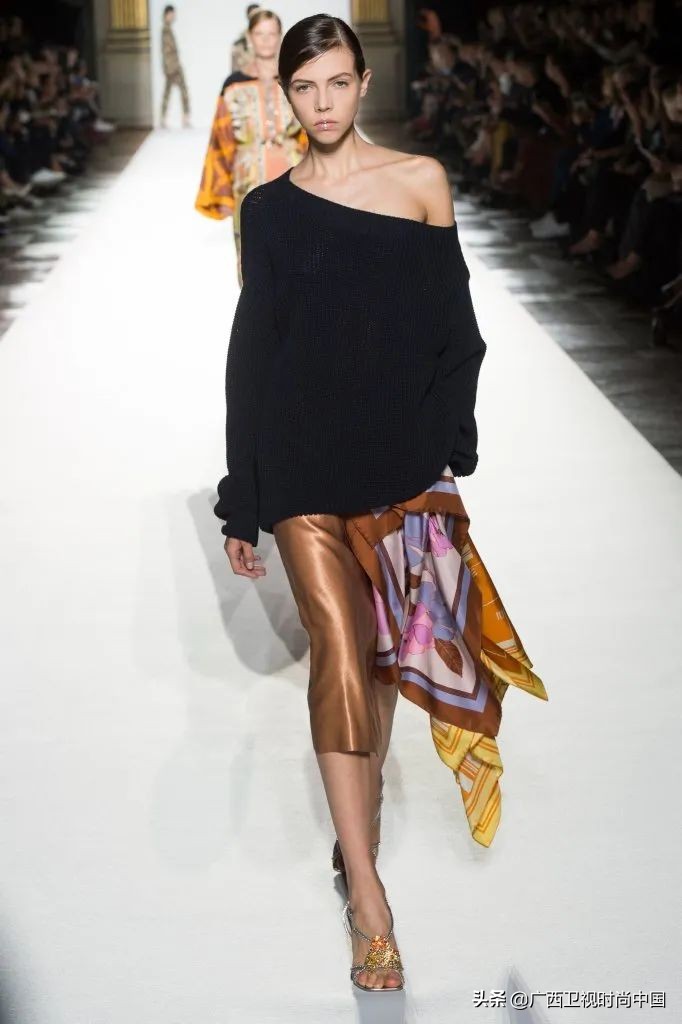 简单又时髦的丝巾系法你学到了吗,美丽时尚精美基础丝巾推荐