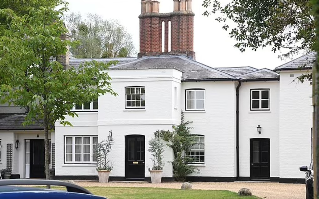 查尔斯三世继位哈里来了吗,查尔斯三世准备传位威廉