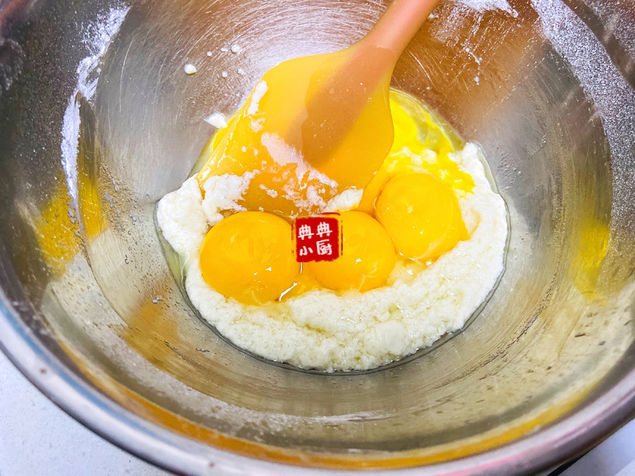 不回缩不裂的蛋糕配方,蛋糕卷不脱皮办法视频讲解