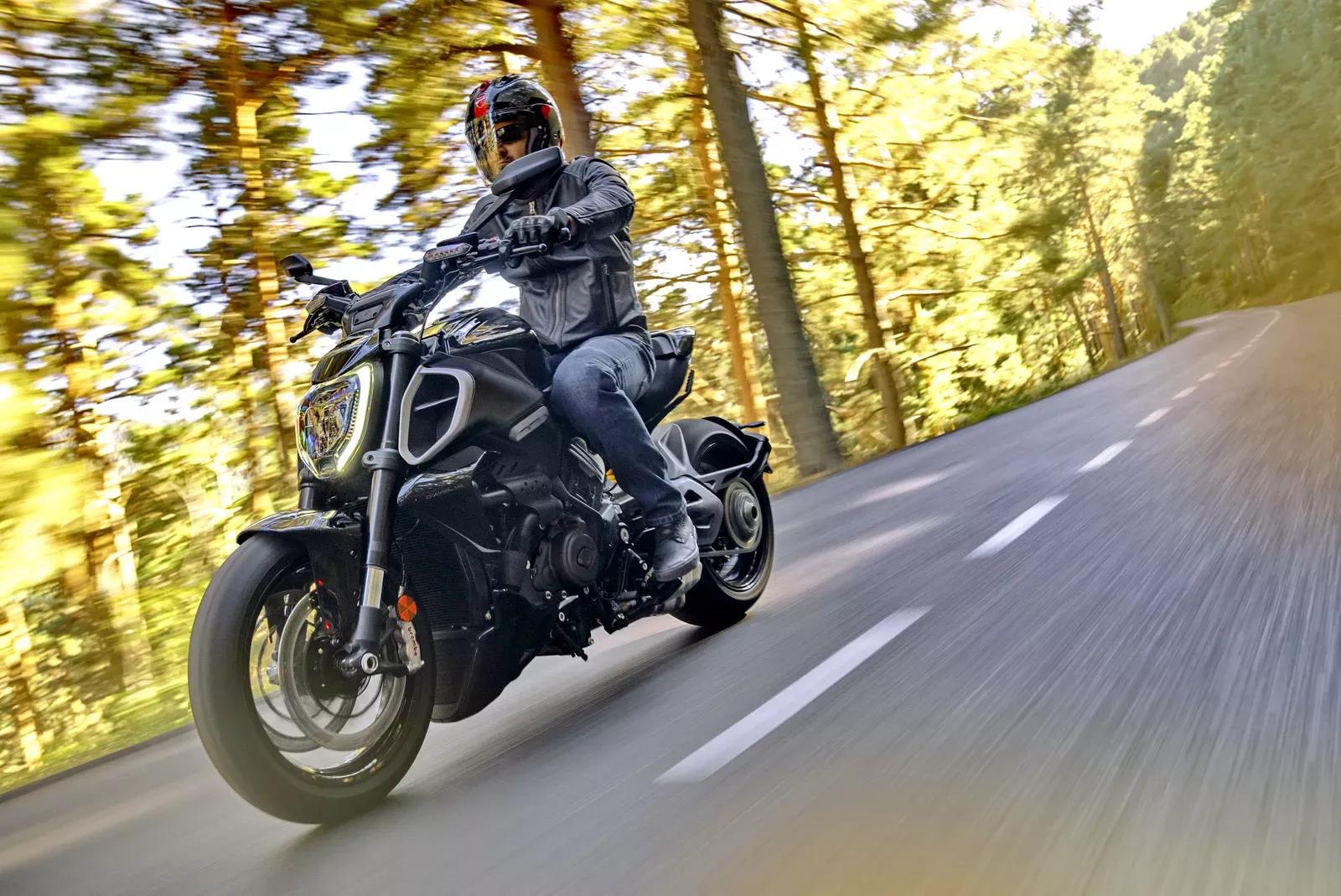 大魔鬼再进化，杜卡迪DiavelV4全新发布