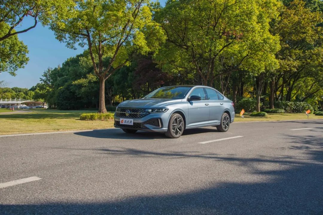 新款朗逸星空版比经典款贵多少,新朗逸星空版经典版你会怎么选