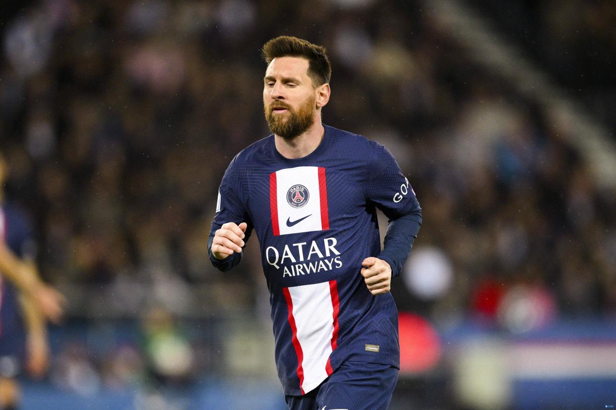 梅西遭受嘘声姆巴佩的反应,梅西遭主场嘘声热搜榜截图