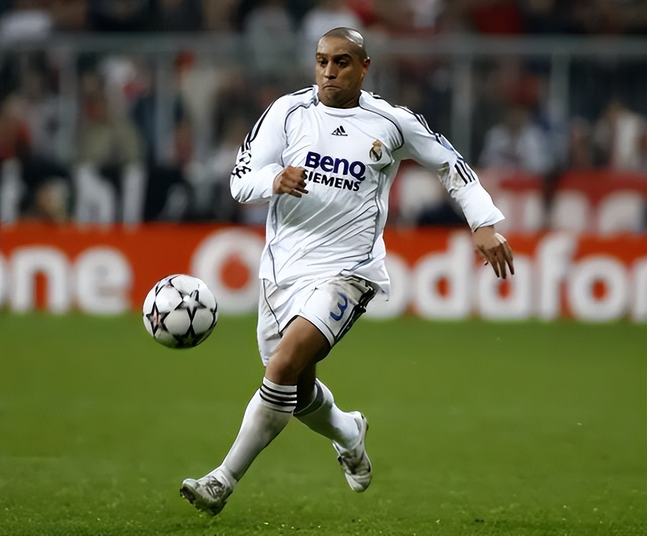 足坛历史第一后卫卡洛斯,足坛卡洛斯