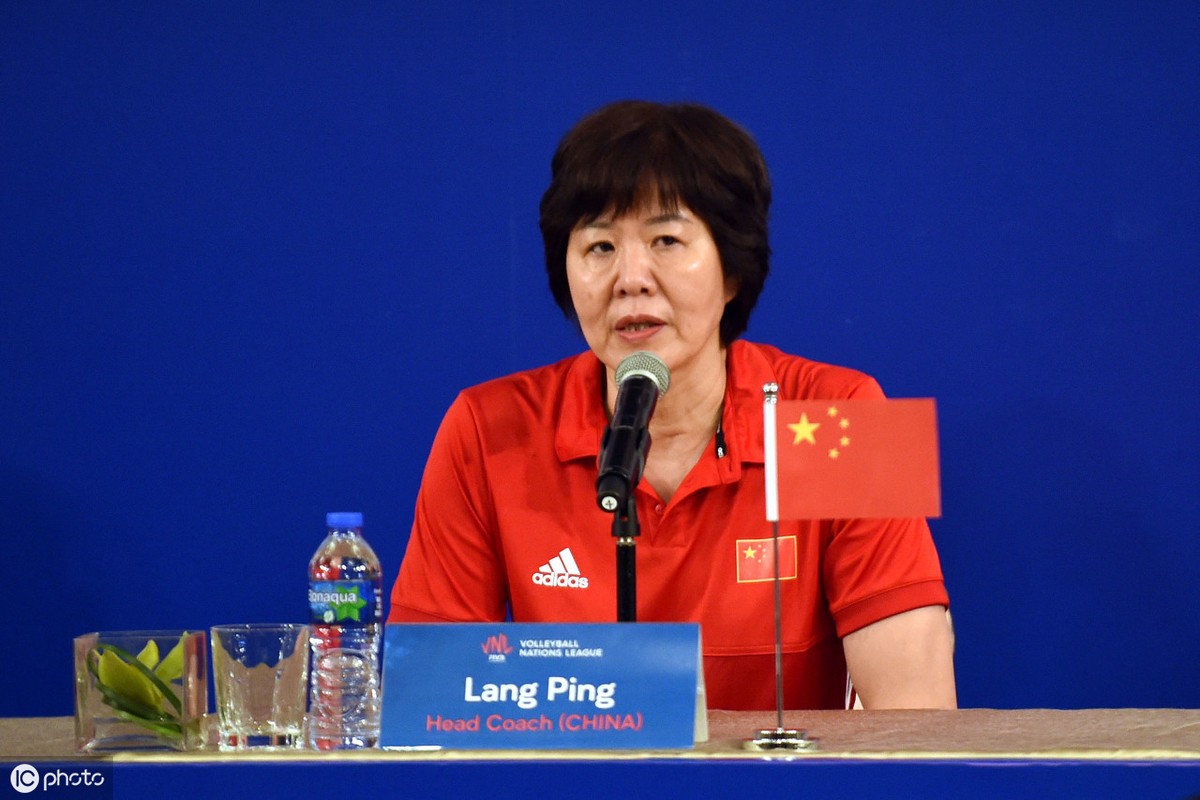 现实中的郎平和夺冠中的郎平,郎平为什么被称为传奇人物