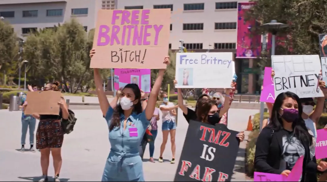 布兰妮被父亲虐待13年,布兰妮被亲生父亲控制了吗