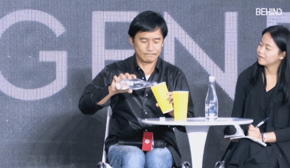 吴宣仪关晓彤玫红色礼服,关晓彤吴宣仪穿衣