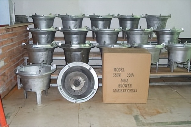 大叔没钱交电费，自建一台猛火炉，结果邻居看到后直接给两千！