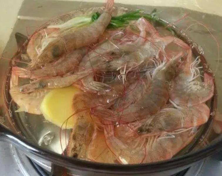 基围虾是冷水下锅蒸还是热水蒸,基围虾应该蒸还是煮