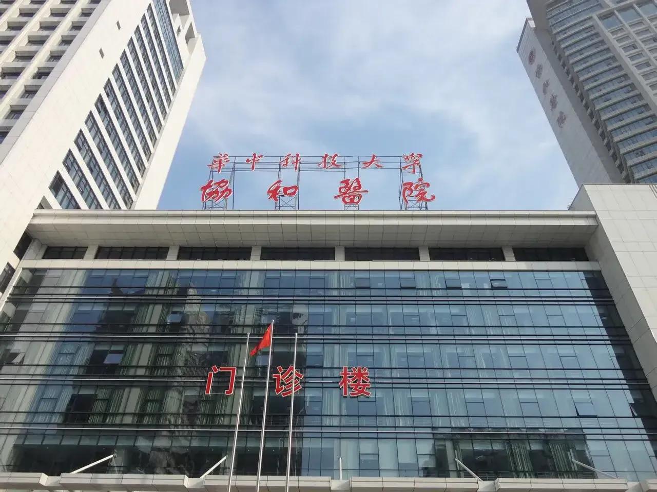 重庆医疗有多强！重庆医科大学保底，军医大学拔尖，顶级医院帮扶