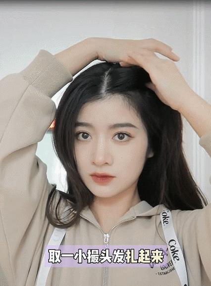 冬天披发好看又显脸小的发型,冬季干净利落减龄的发型
