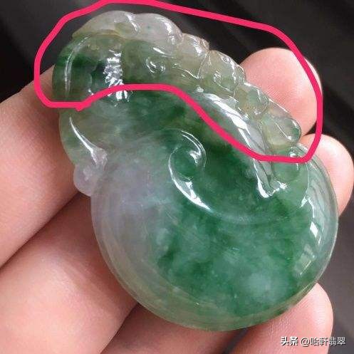 翡翠戴着变暗了是身体不好吗,翡翠戴着变黄了是怎么回事