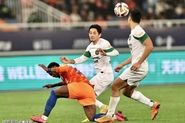 泰山队夺冠泪流满面,泰山队逆转引发热议