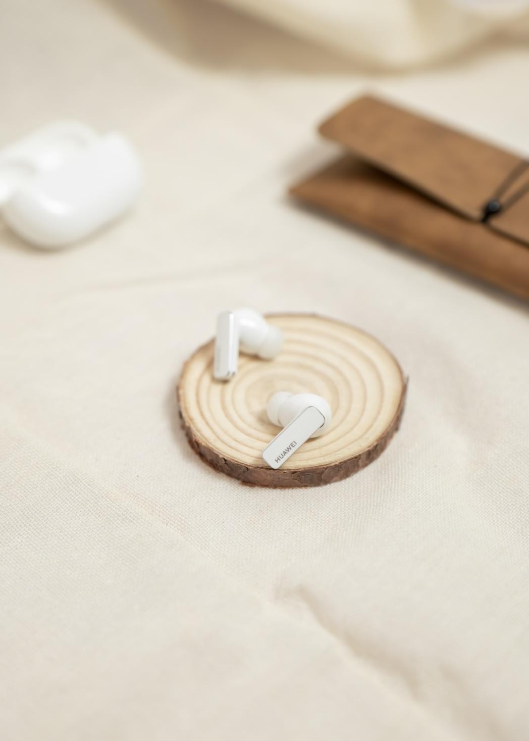 华为freebudspro和freebuds4比较,华为耳机freebudspro和freebuds4