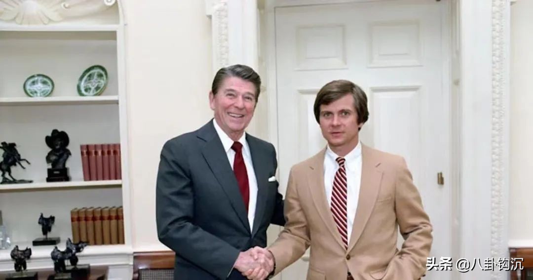 他打造了美国政治史最脏竞选,却被命运掐断了脖子