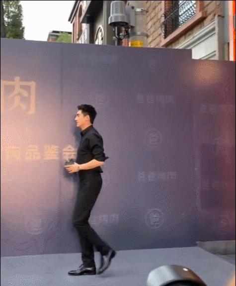 穿黑衬衫好看的人,穿黑衬衫的帅气男人