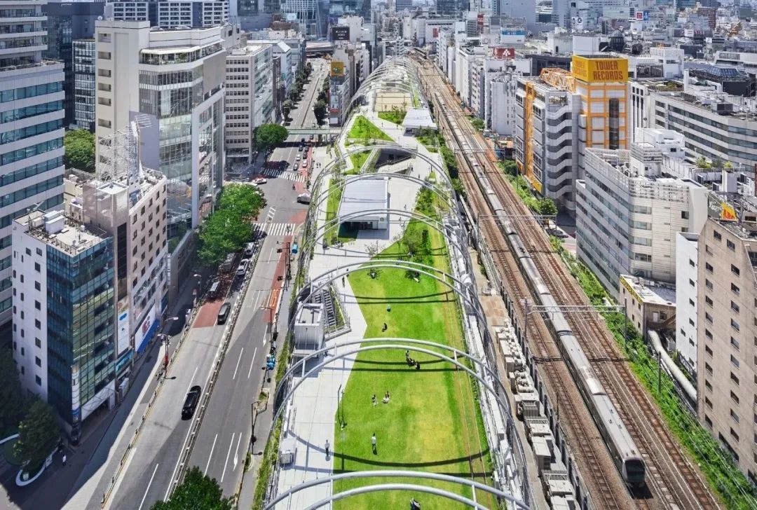 公路商店、露营咖啡...为什么这些新商业都在“去商业化”?