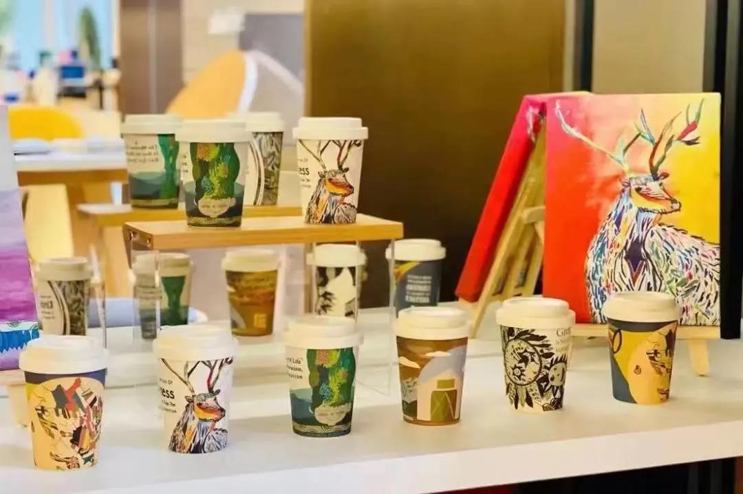 ta们拥有了“专属定制”,一起感受城市天际线上的“会客厅”!