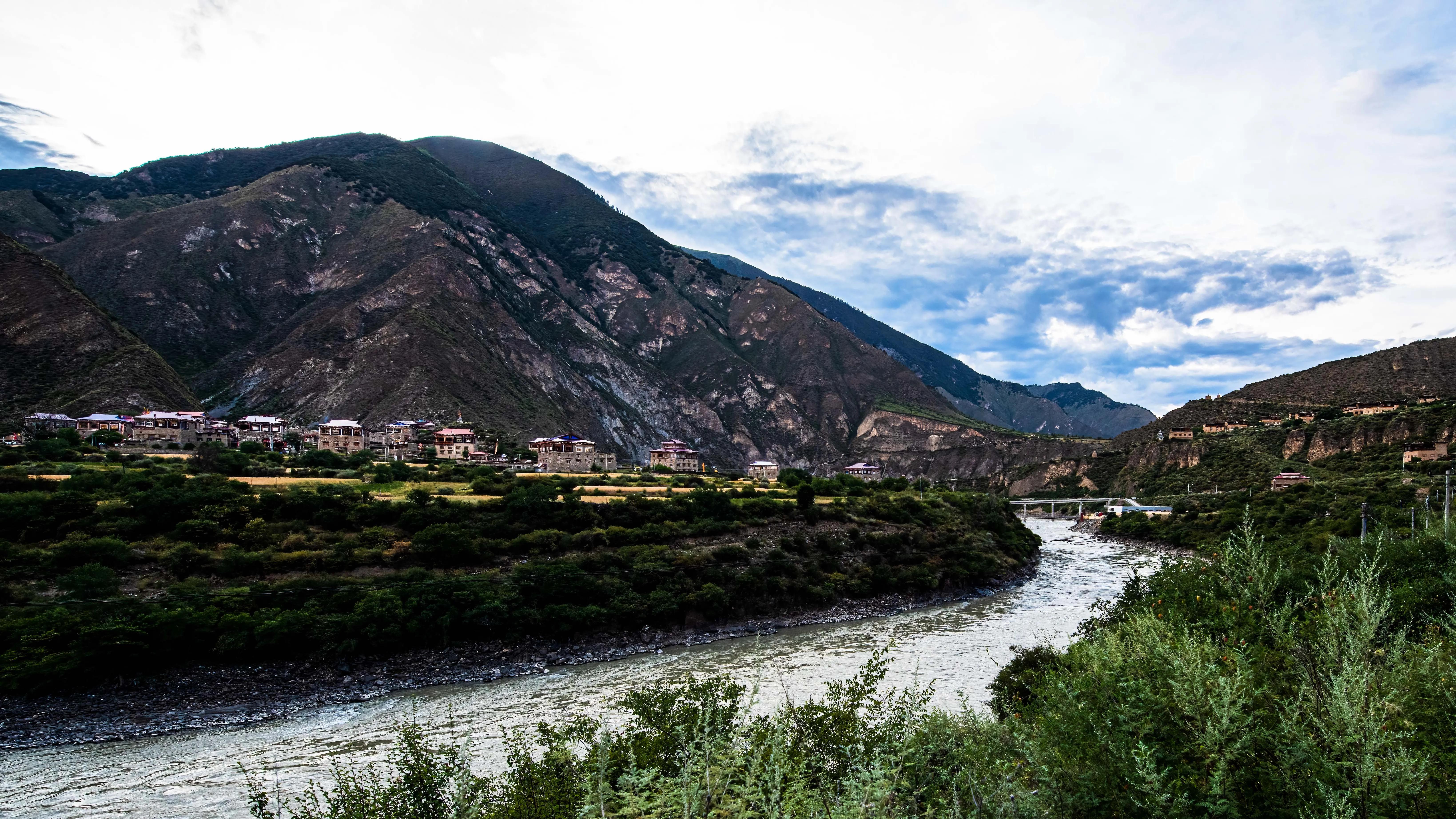 甘孜州最美风景在路上,金秋的甘孜州