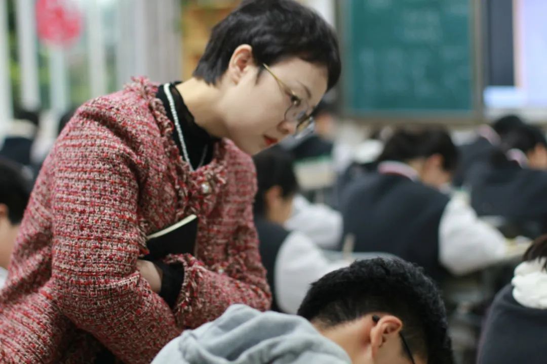 清北学校，成都新津为明学校，越来越热。