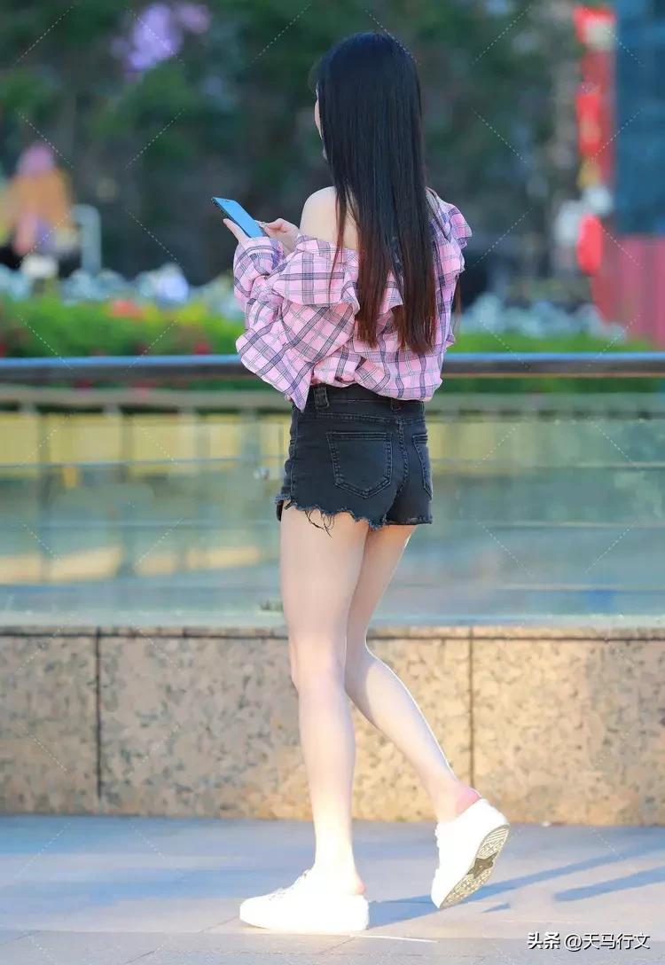 粉色格子短裤,粉色格子衬衫穿搭