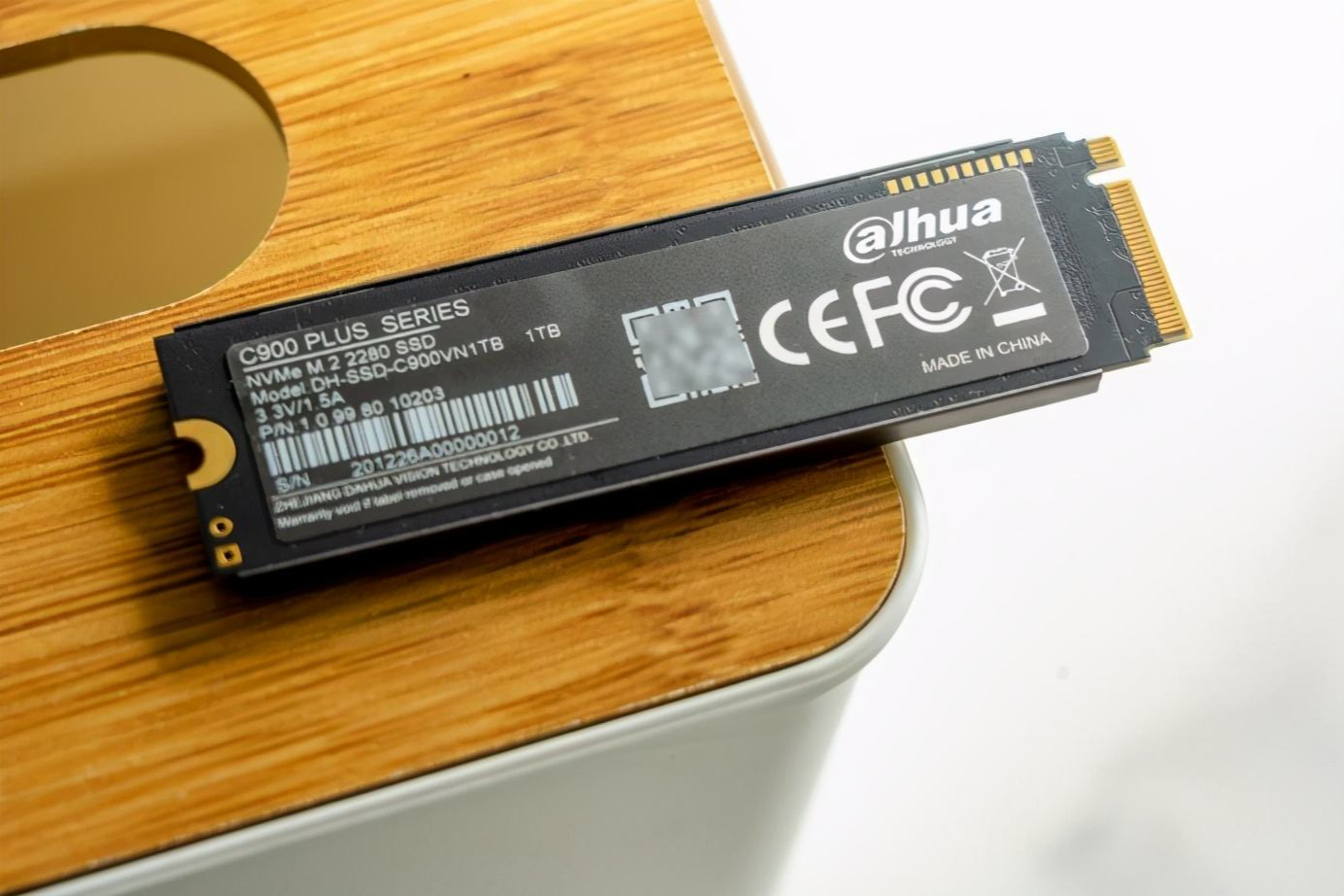 电脑硬盘什么样,电脑中的硬盘长什么样子