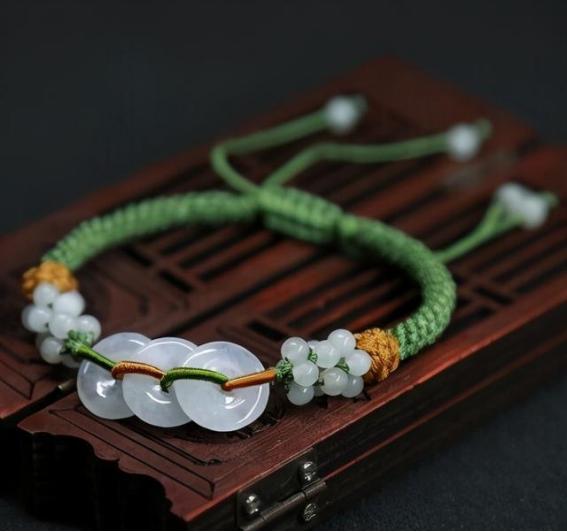 翡翠平安扣用途,翡翠平安扣有什么注意事项