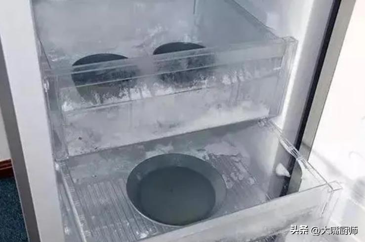 冰箱总是结冰用吹风机就能搞定,冰箱除冰快速解决方法