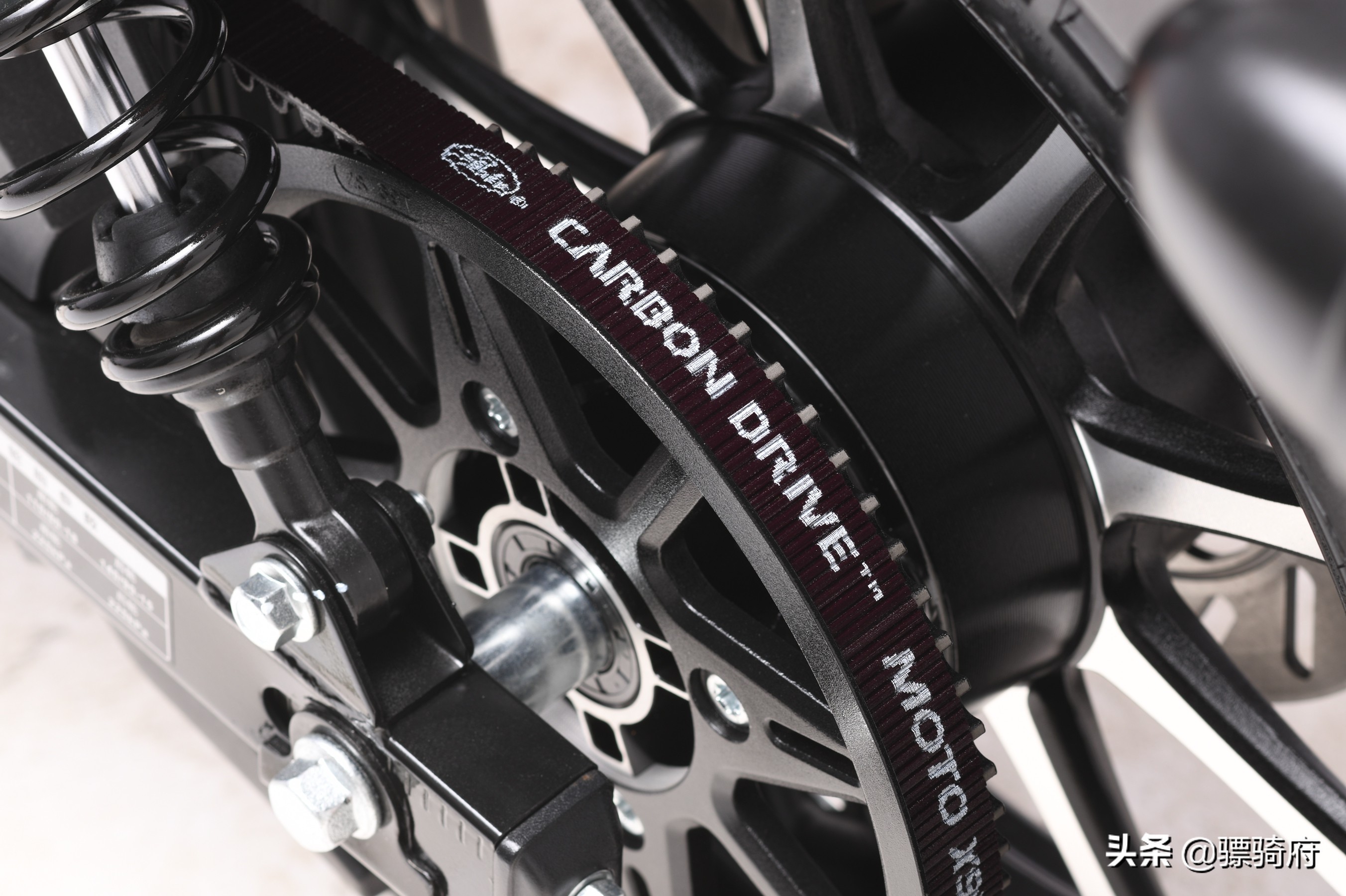 1.598万元起！皮带版RA2和300cc级别踏板车RT3S正式发布